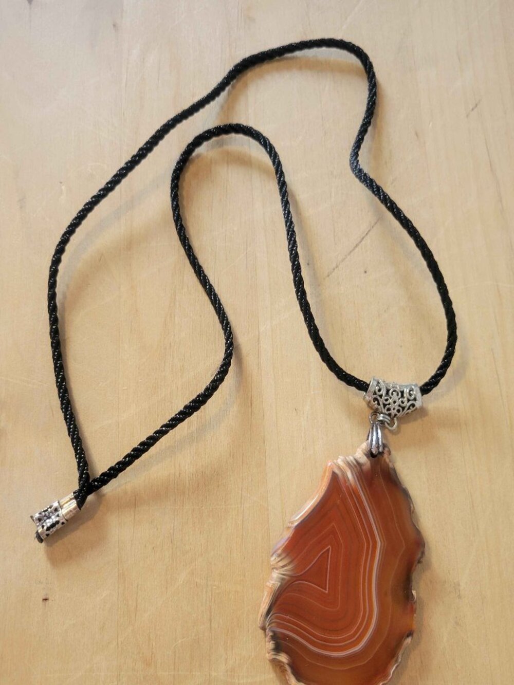 NO BRAND red agate slice necklace with a leather cord chain